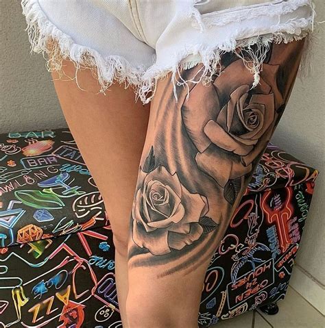 tattoo flor na coxa feminina|Tatuagens de flores na coxa